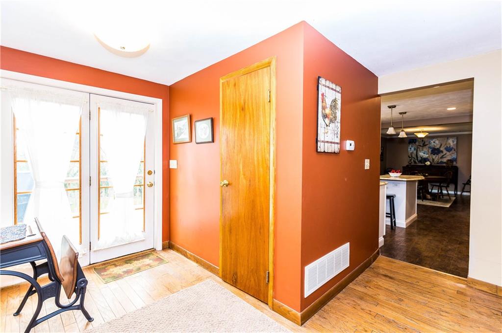 220 Beech Road Pittsburgh, PA 15239 - Photo 4 of 24