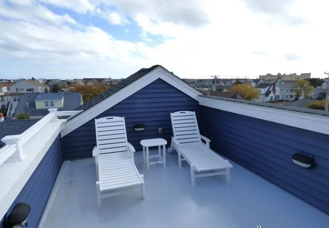 a view of a terrace with sky view