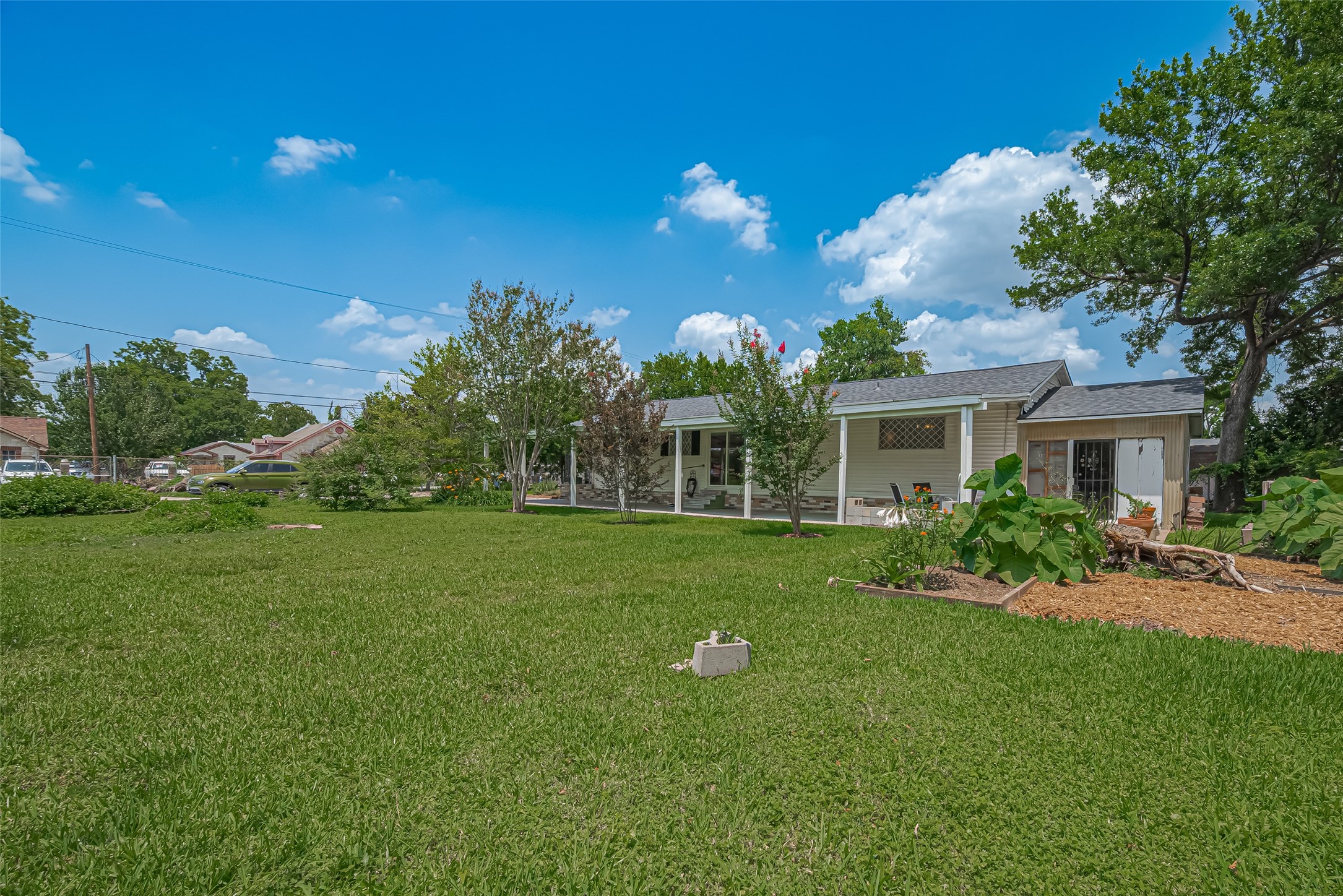 220 Palmyra Street Houston, TX 77022 - Photo 8 of 12