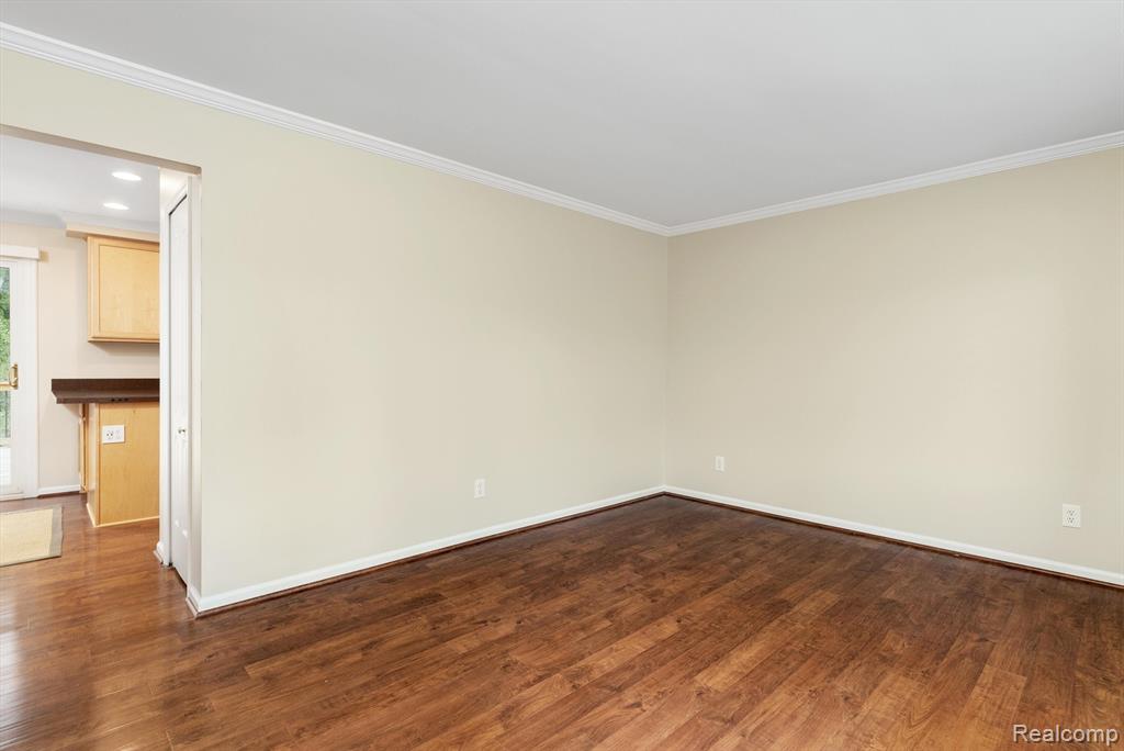 531 Pine Tree Road Lake Orion, MI 48362 - Photo 10 of 53