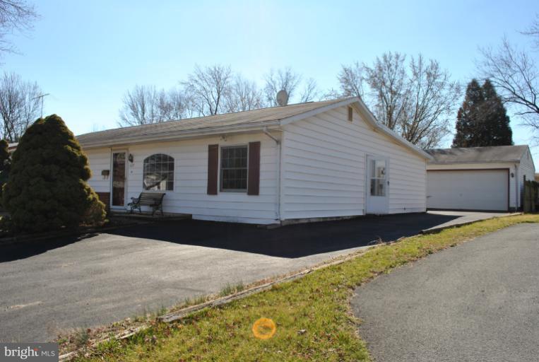 609 West Nettle Tree Road Sterling, VA 20164 - Photo 16 of 16 Exterior (Front)