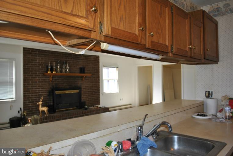 609 West Nettle Tree Road Sterling, VA 20164 - Photo 6 of 16 Kitchen