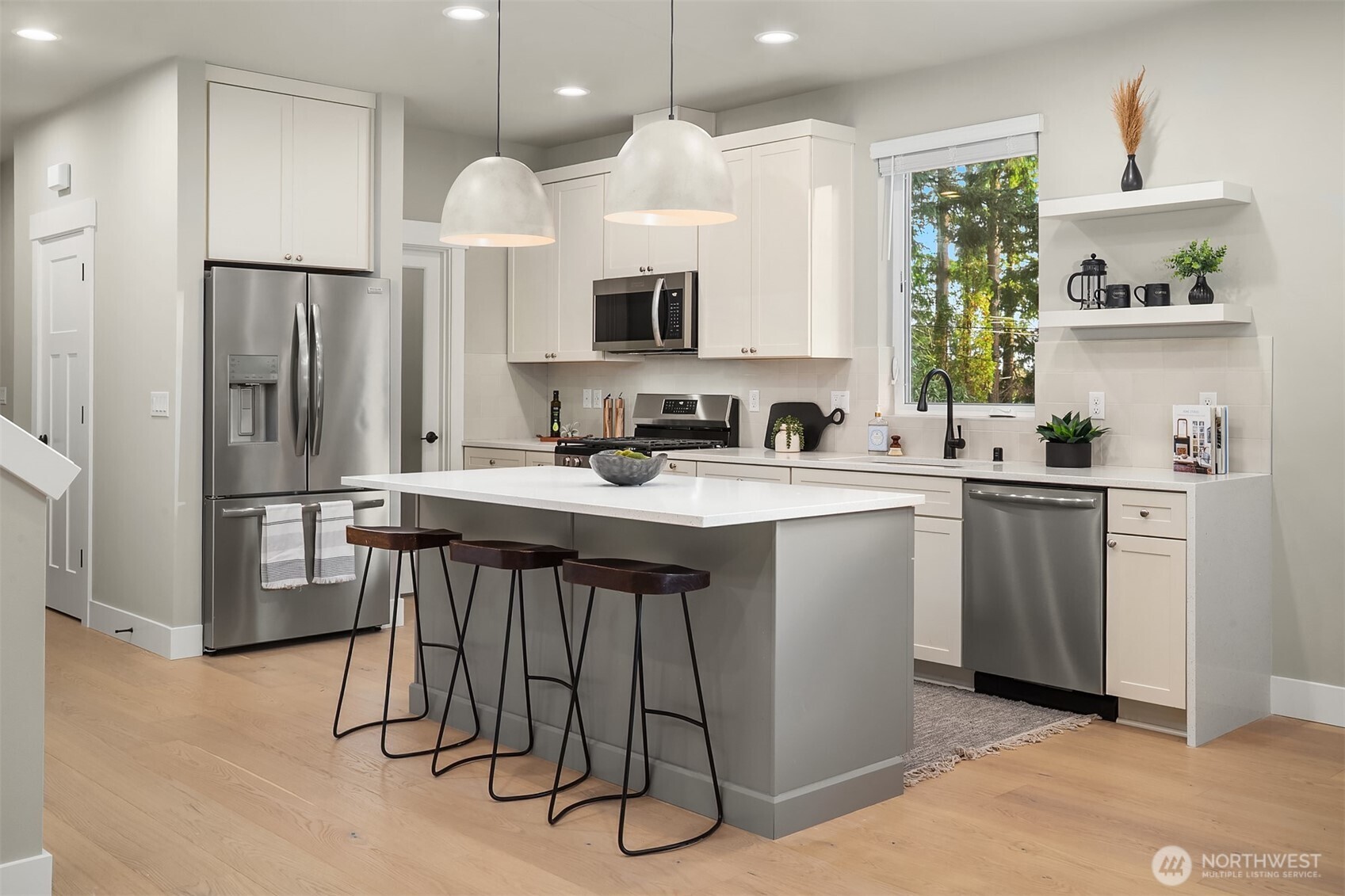 22210 80th Avenue West Edmonds, WA 98026 - Photo 4 of 33