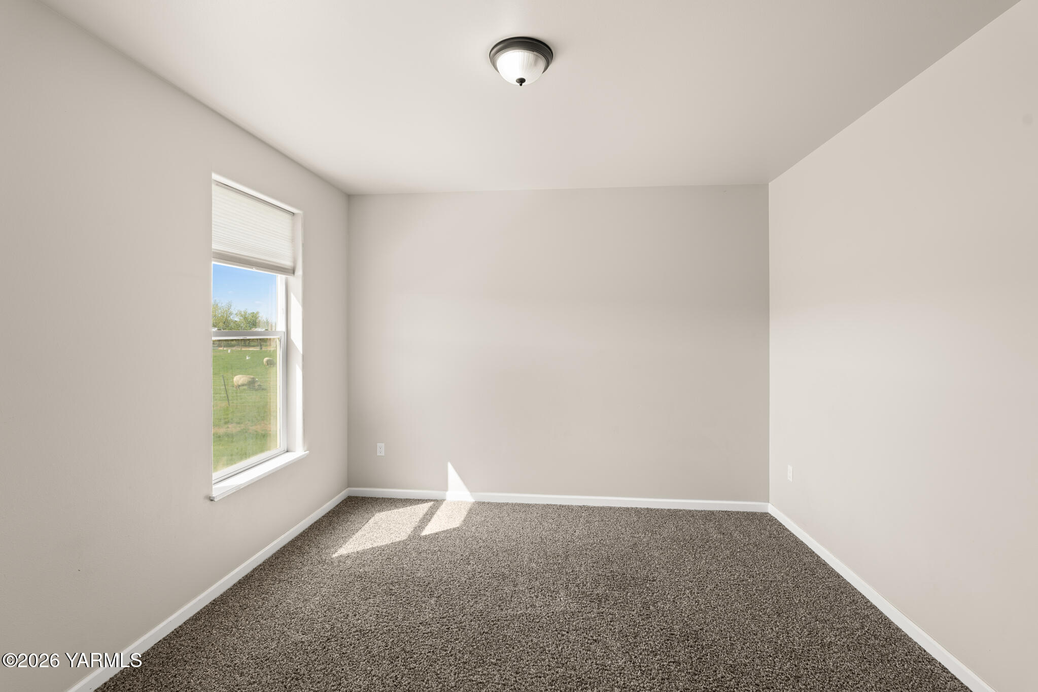 11625 Missimer Road Prosser, WA 99350 - Photo 28 of 40 a view of an empty room with a window