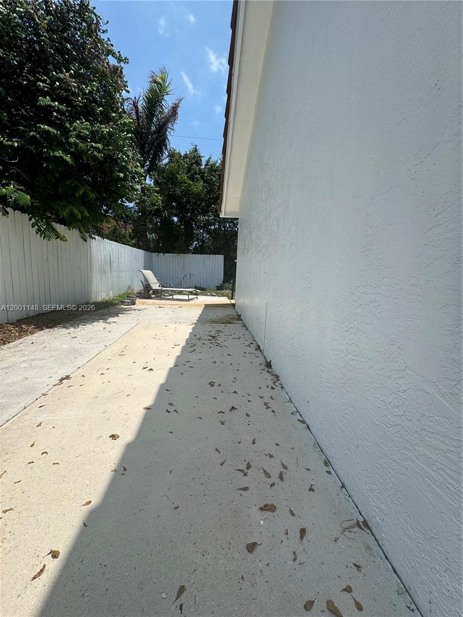 7580 Texas Trail Boca Raton, FL 33487 - Photo 17 of 23