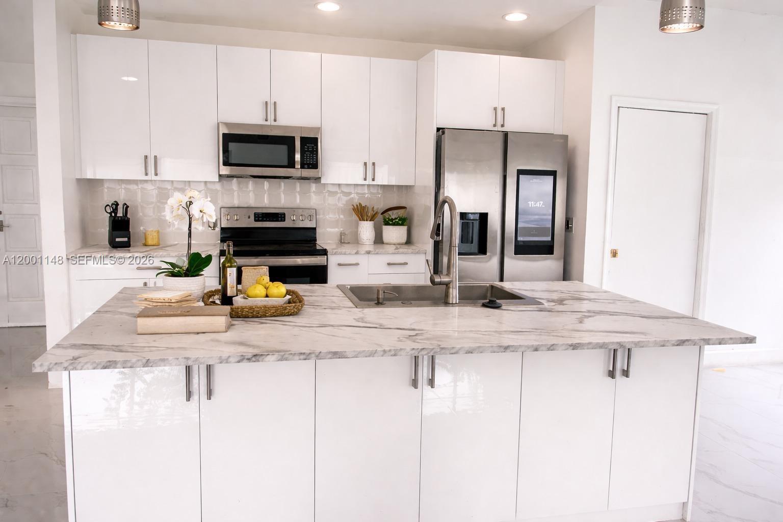 7580 Texas Trail Boca Raton, FL 33487 - Photo 3 of 23