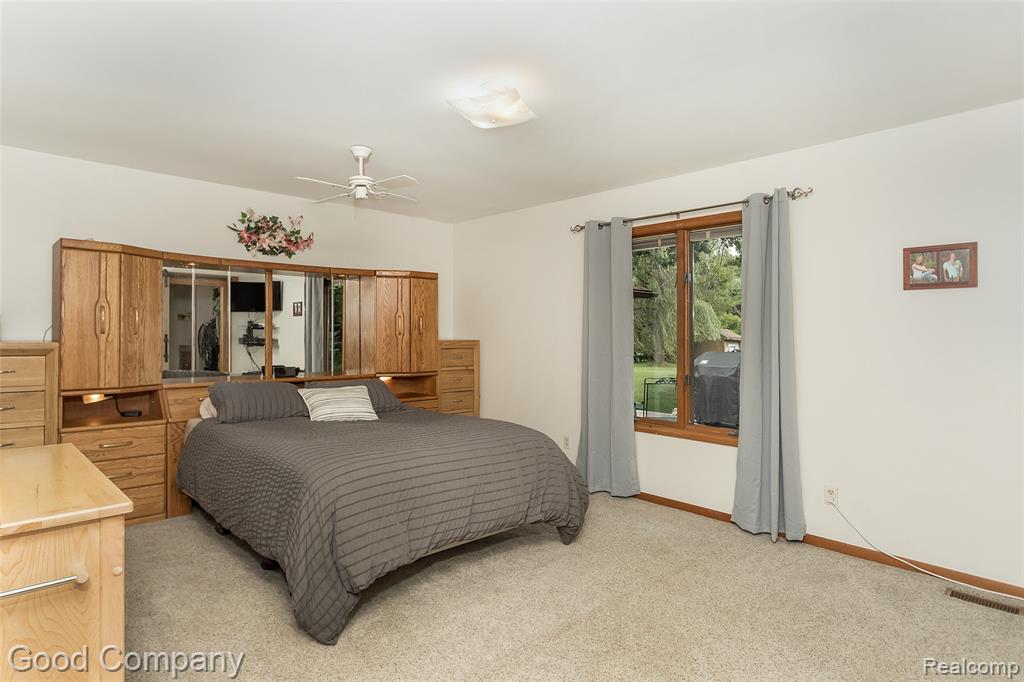 10080 Big Lake Road Clarkston, MI 48346 - Photo 11 of 41 Gallery Image 11