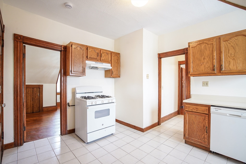 72-74 Crystal Avenue, Unit 3 Springfield, MA 01108 - Photo 3 of 19