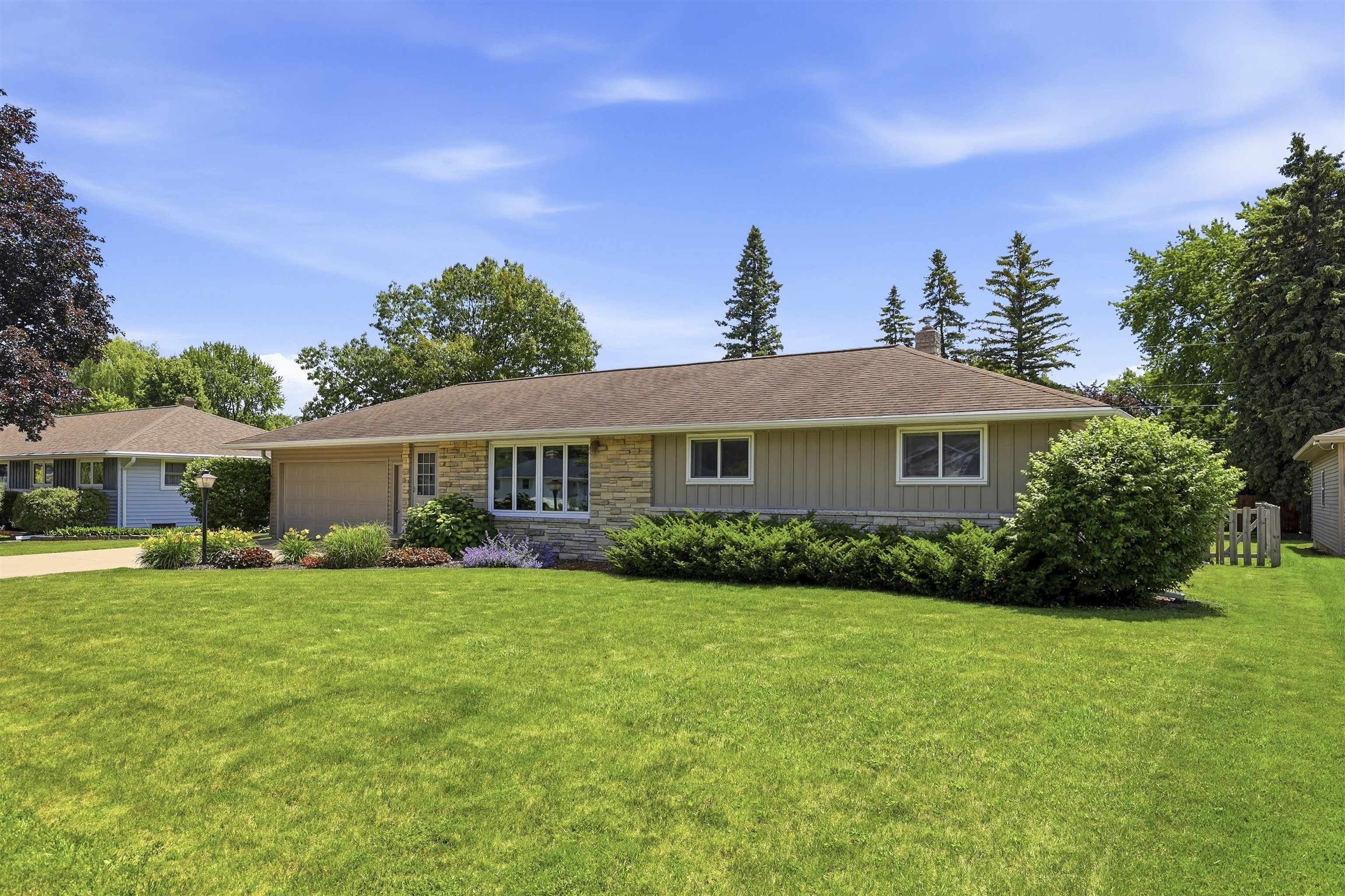 3517 West Florida Avenue Appleton, WI 54914 - Photo 2 of 32