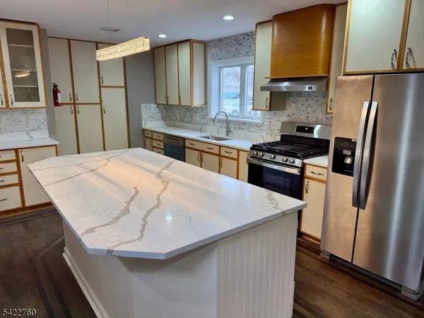 $3,150 | 1691 Stuyvesant Avenue, Unit B, Union, NJ 07083