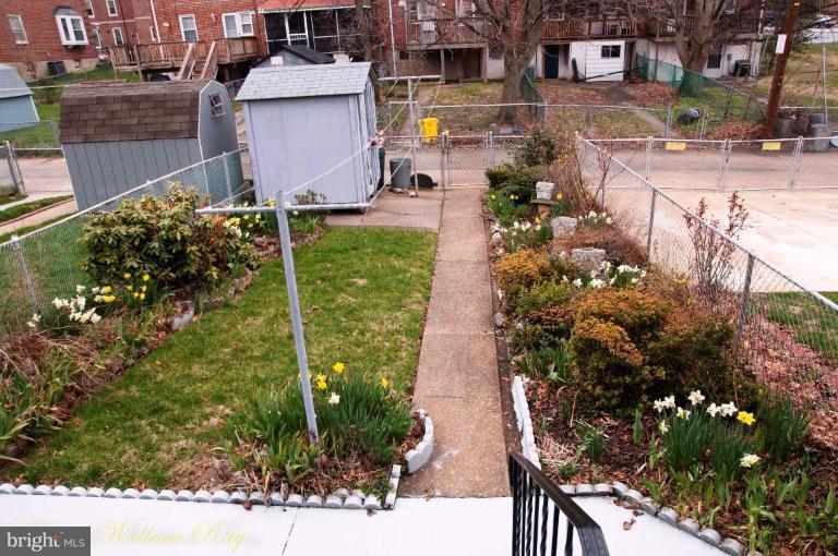 5405 Leith Road Baltimore, MD 21239 - Photo 12 of 30 Back yard