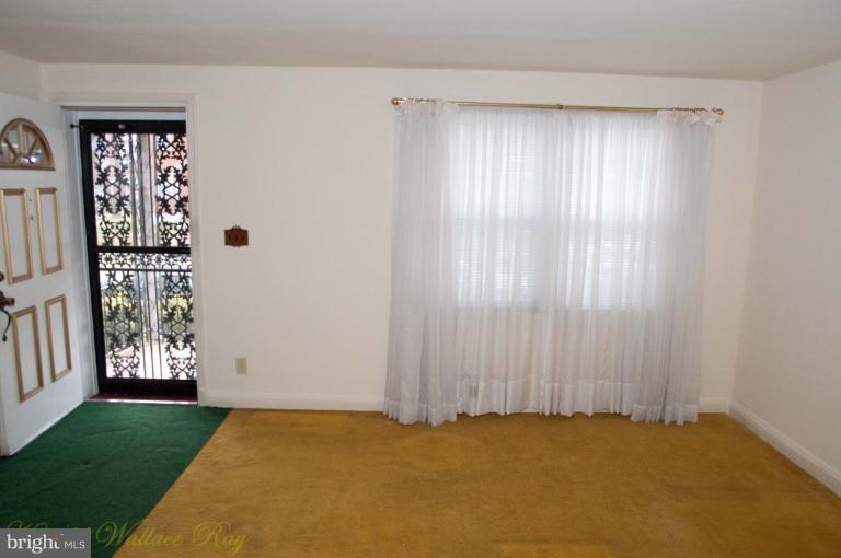 5405 Leith Road Baltimore, MD 21239 - Photo 15 of 30 Living Room
