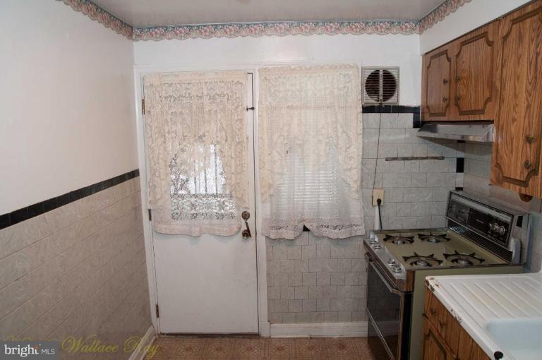 5405 Leith Road Baltimore, MD 21239 - Photo 17 of 30 Kitchen