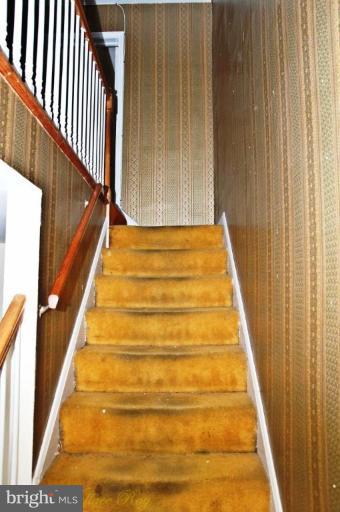 5405 Leith Road Baltimore, MD 21239 - Photo 6 of 30 Staircase