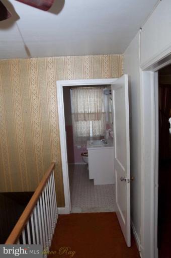 5405 Leith Road Baltimore, MD 21239 - Photo 7 of 30 Hallway
