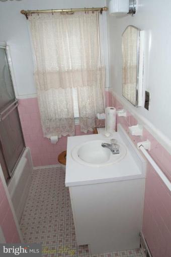 5405 Leith Road Baltimore, MD 21239 - Photo 8 of 30 Bath #2