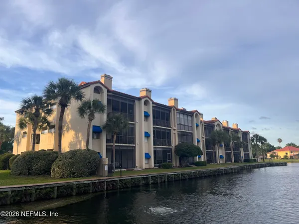 $299,995 | 3820 La Vista Circle, Unit 113, Jacksonville, FL 32217