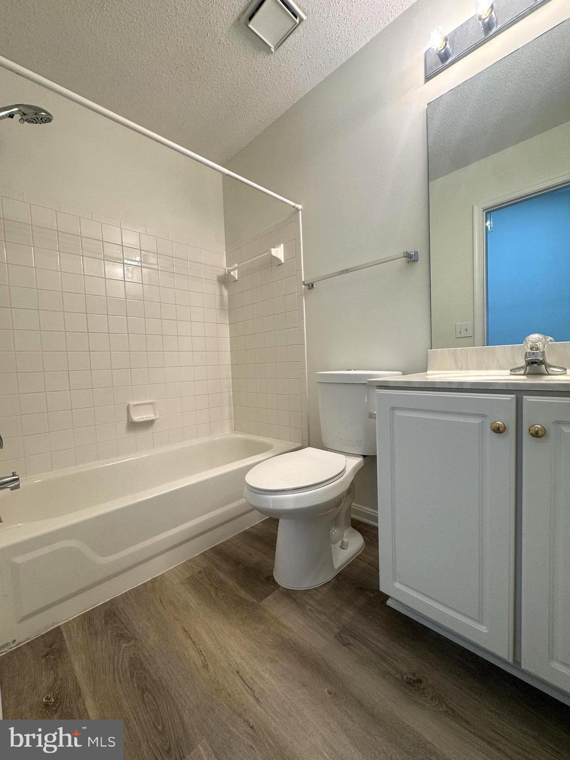 15110 Deer Valley Terrace Silver Spring, MD 20906 - Photo 26 of 32 Upper floor hall bath