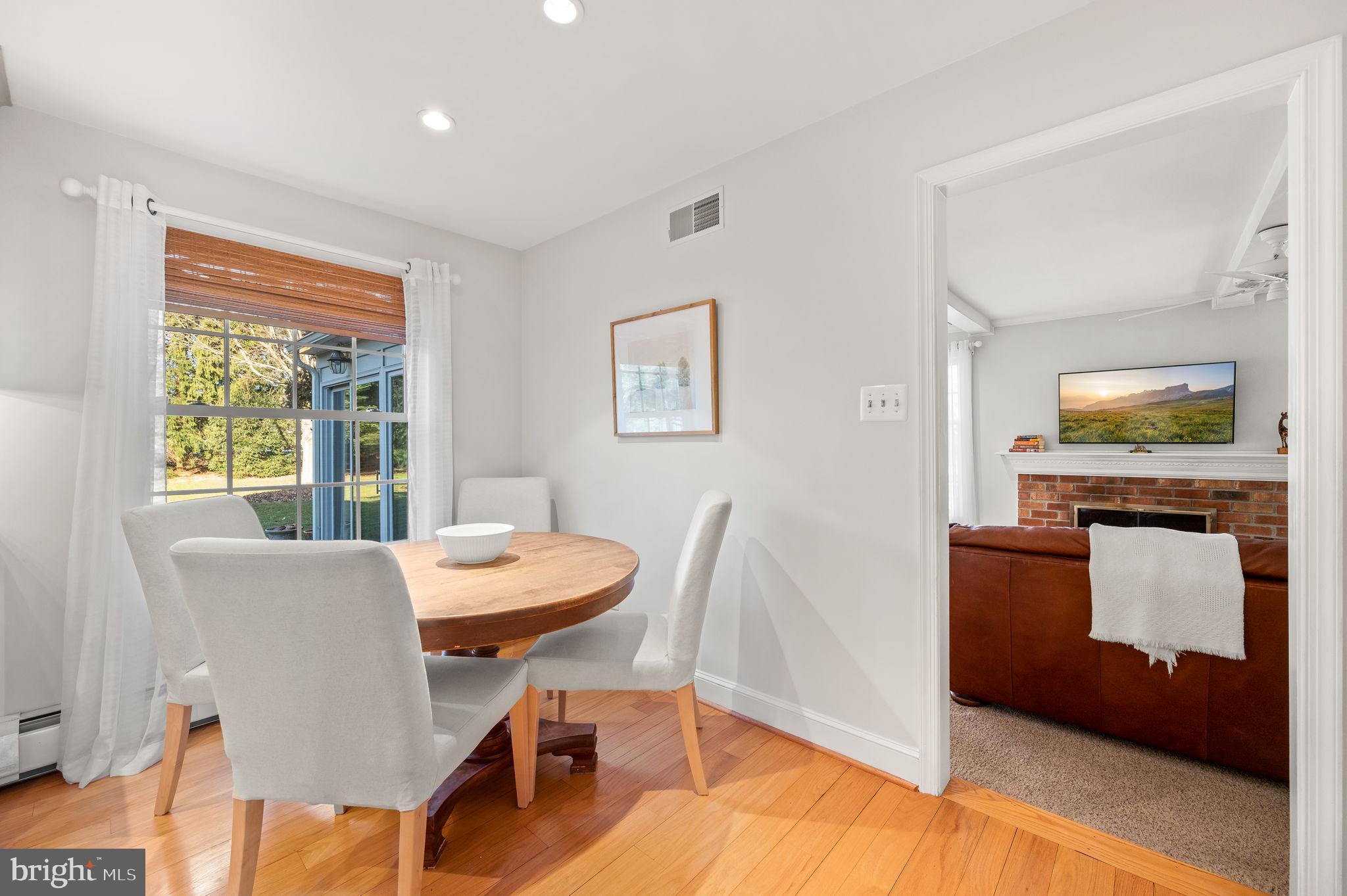 21 Flintshire Road Malvern, PA 19355 - Photo 14 of 40 Breakfast nook