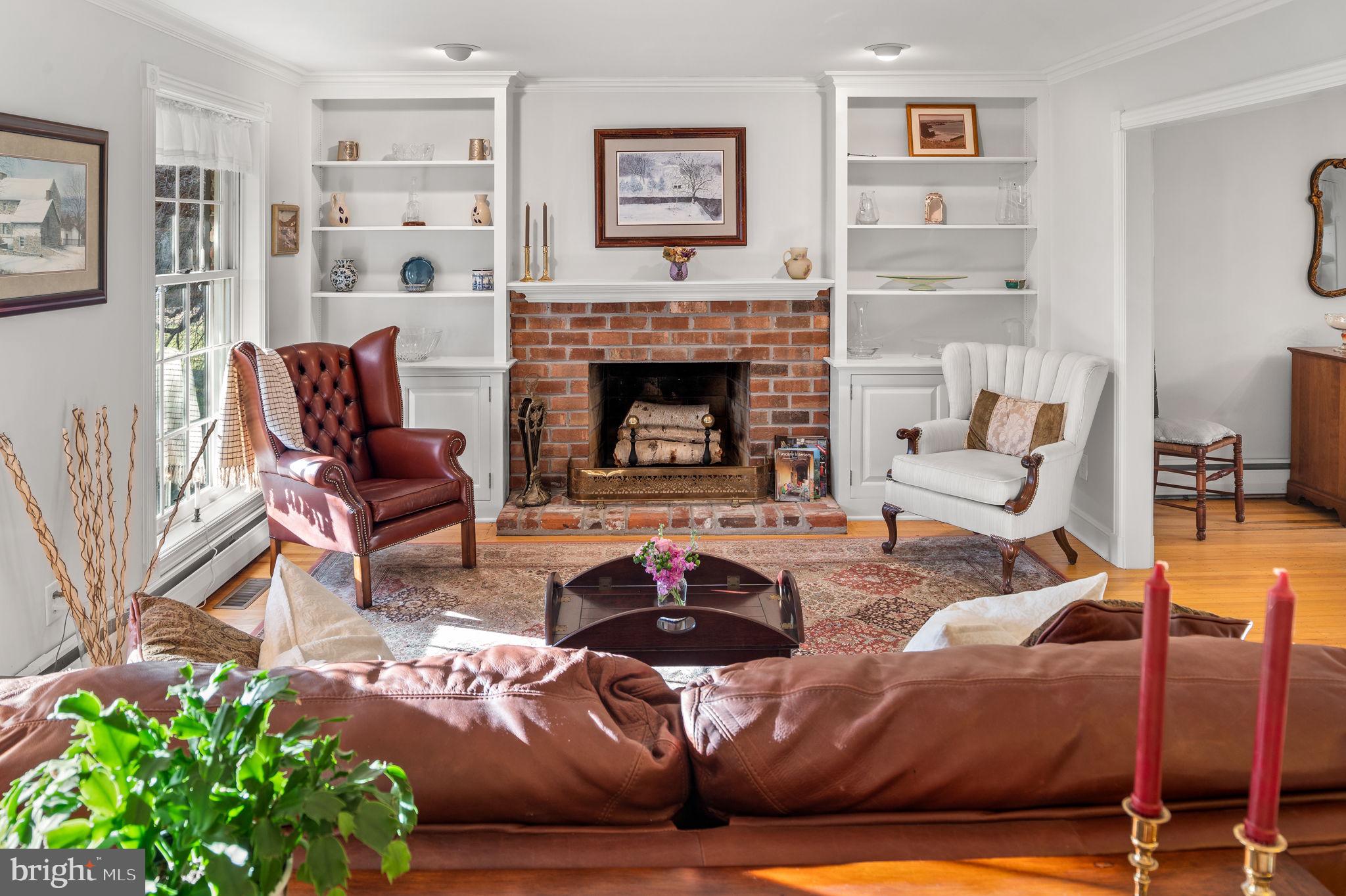 21 Flintshire Road Malvern, PA 19355 - Photo 5 of 40 Living room