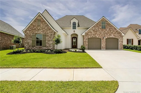 $699,900 | 6502 White Oleander Circle West, Lake Charles, LA 70605