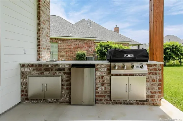 $759,400 | 6502 White Oleander Circle West, Lake Charles, LA 70605