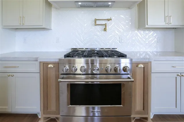 $759,400 | 6502 White Oleander Circle West, Lake Charles, LA 70605