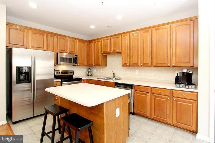 62 Two Rivers Drive Edgewater, MD 21037 - Photo 6 of 25 Kitchen
