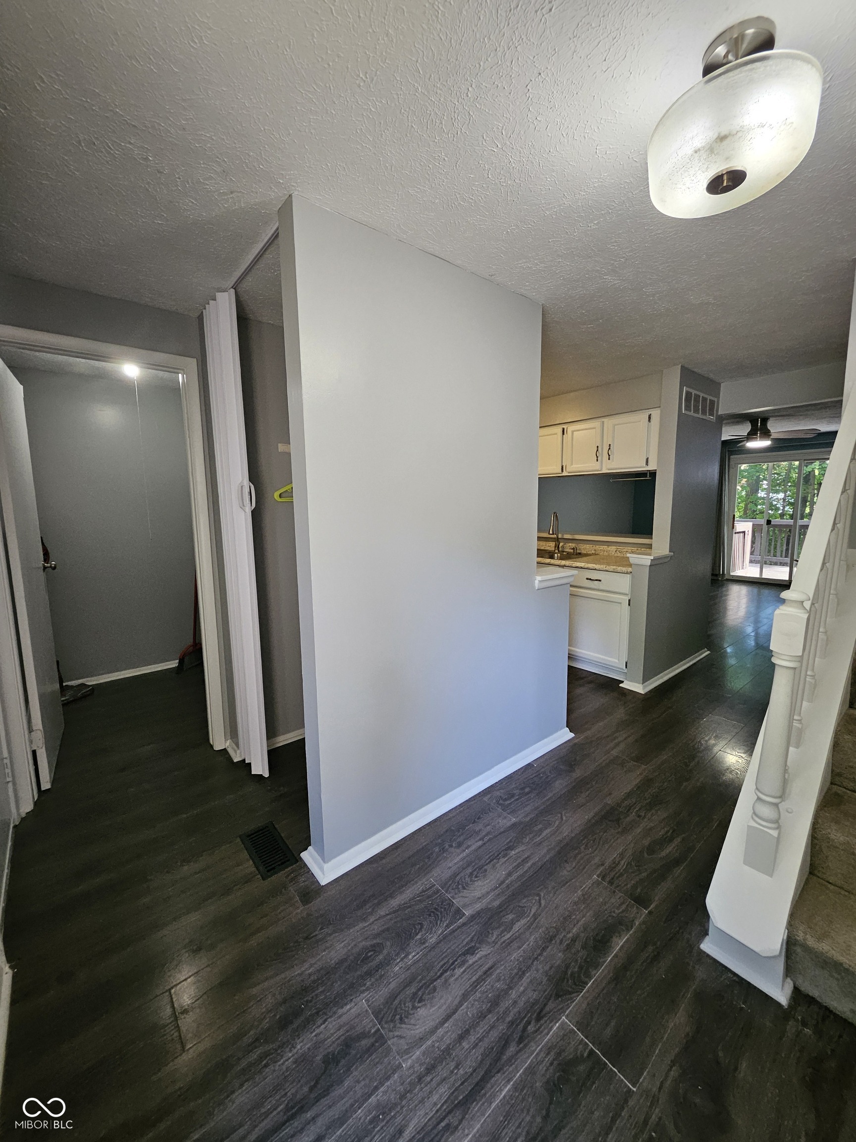 9459 Timber View Drive Indianapolis, IN 46250 - Photo 4 of 32