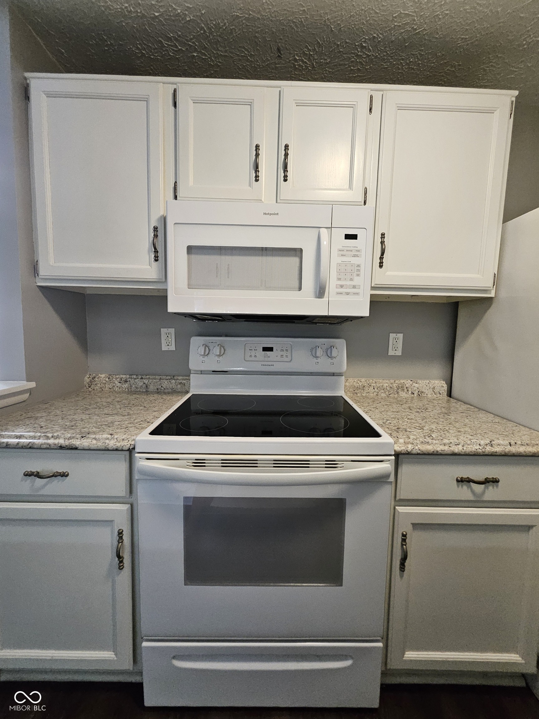 9459 Timber View Drive Indianapolis, IN 46250 - Photo 8 of 32