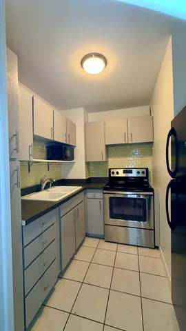 $1,775 | 21 West Goethe Street, Unit 7C, Chicago, IL 60610