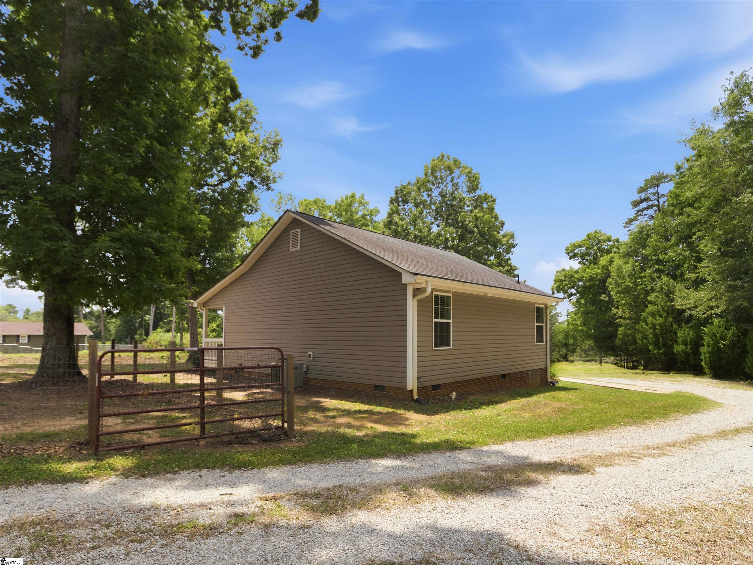 4141 Cross Anchor Road Enoree, SC 29335 - Photo 12 of 18