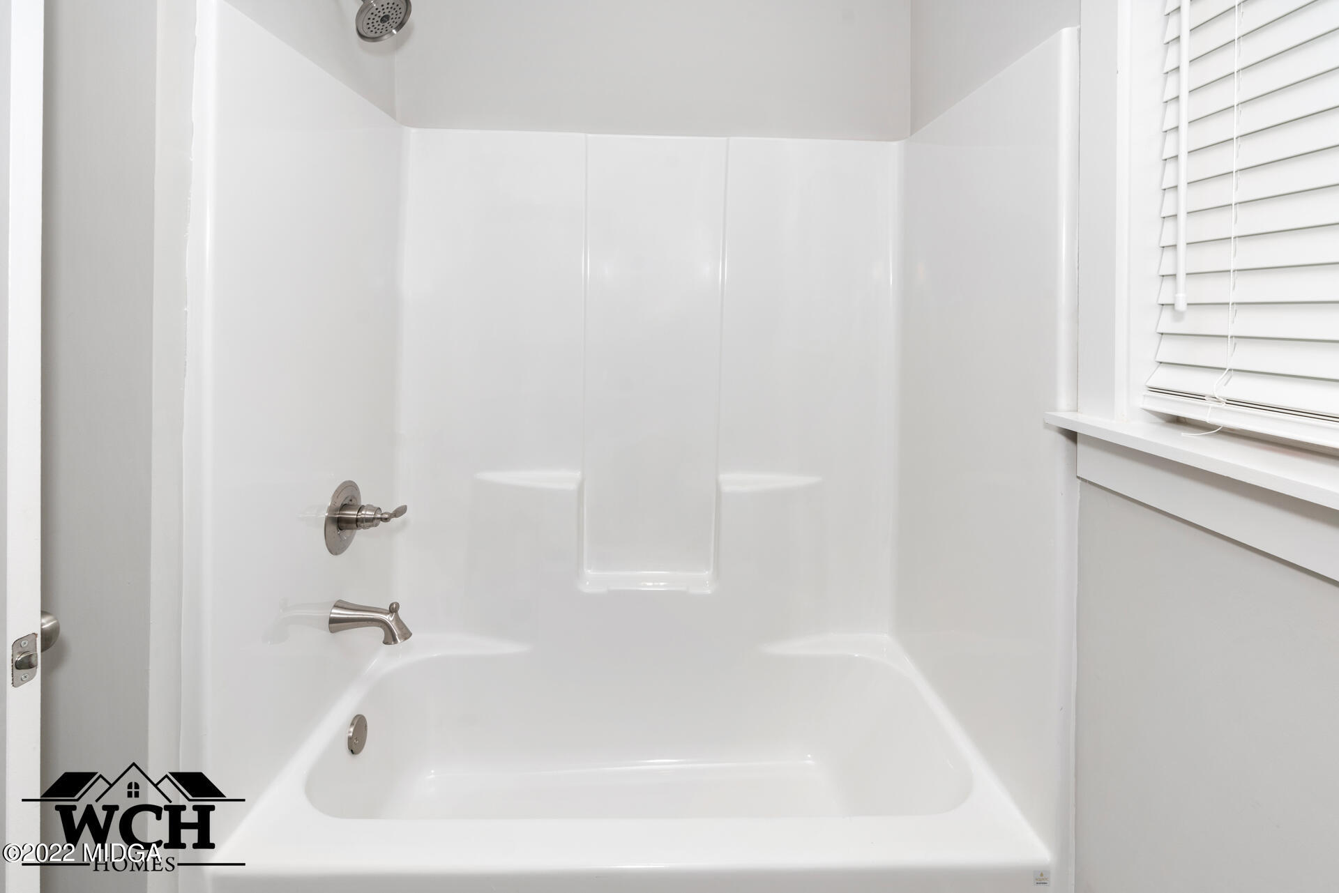 107 Perth Court Warner Robins, GA 31088 - Photo 19 of 27 a bathroom with a bathtub