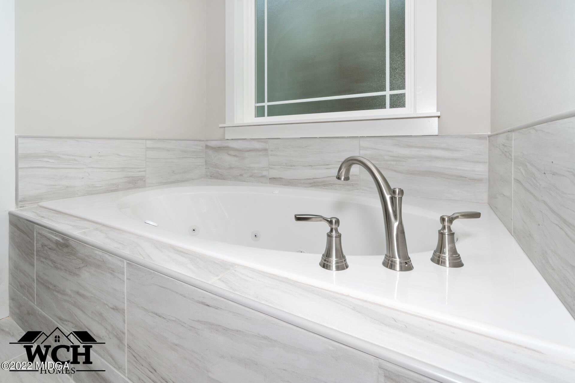 107 Perth Court Warner Robins, GA 31088 - Photo 7 of 27 a bathroom with a bathtub