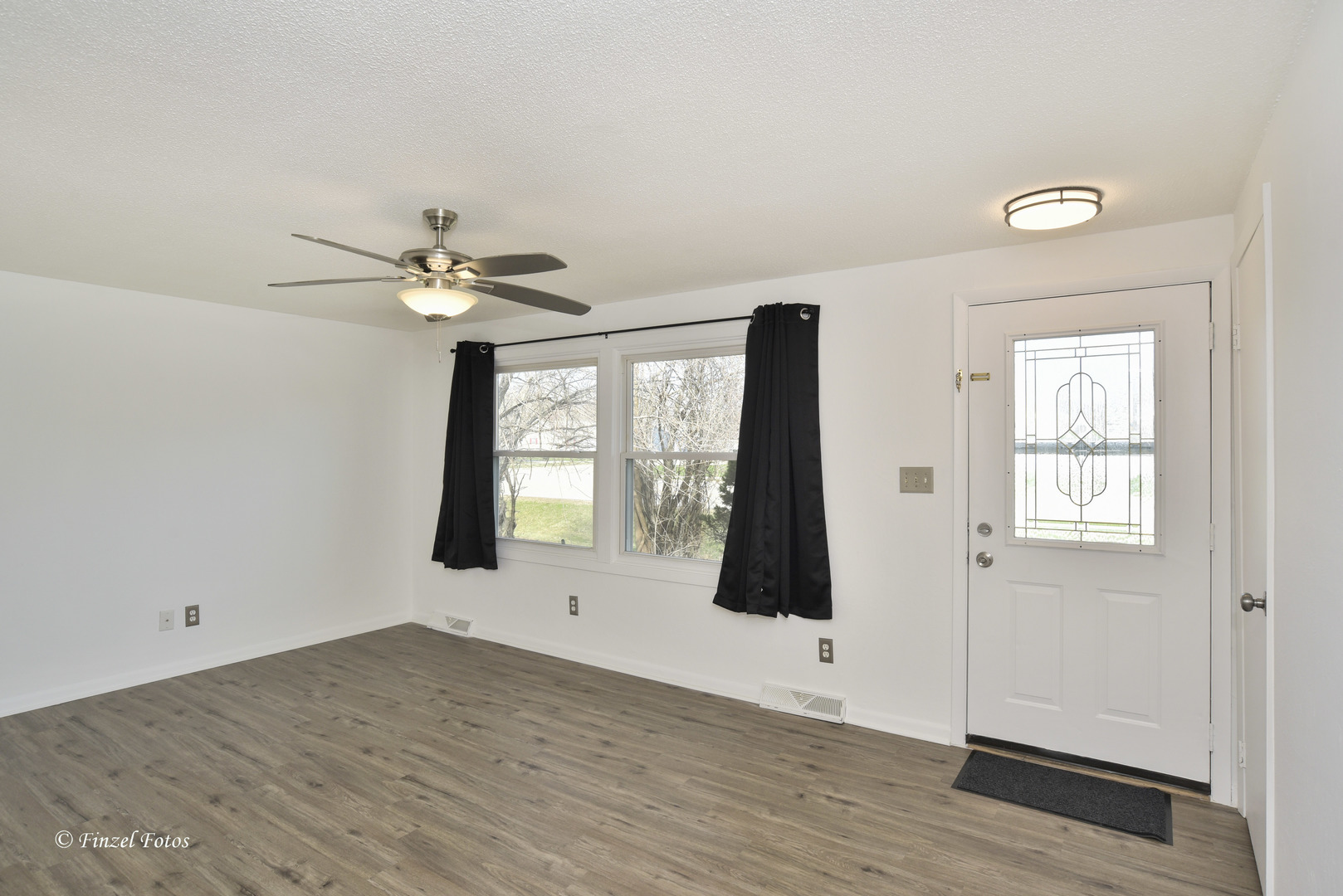 2411 Lincoln Road McHenry, IL 60051 - Photo 2 of 14