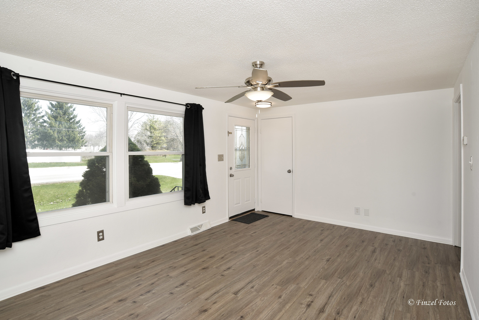 2411 Lincoln Road McHenry, IL 60051 - Photo 3 of 14