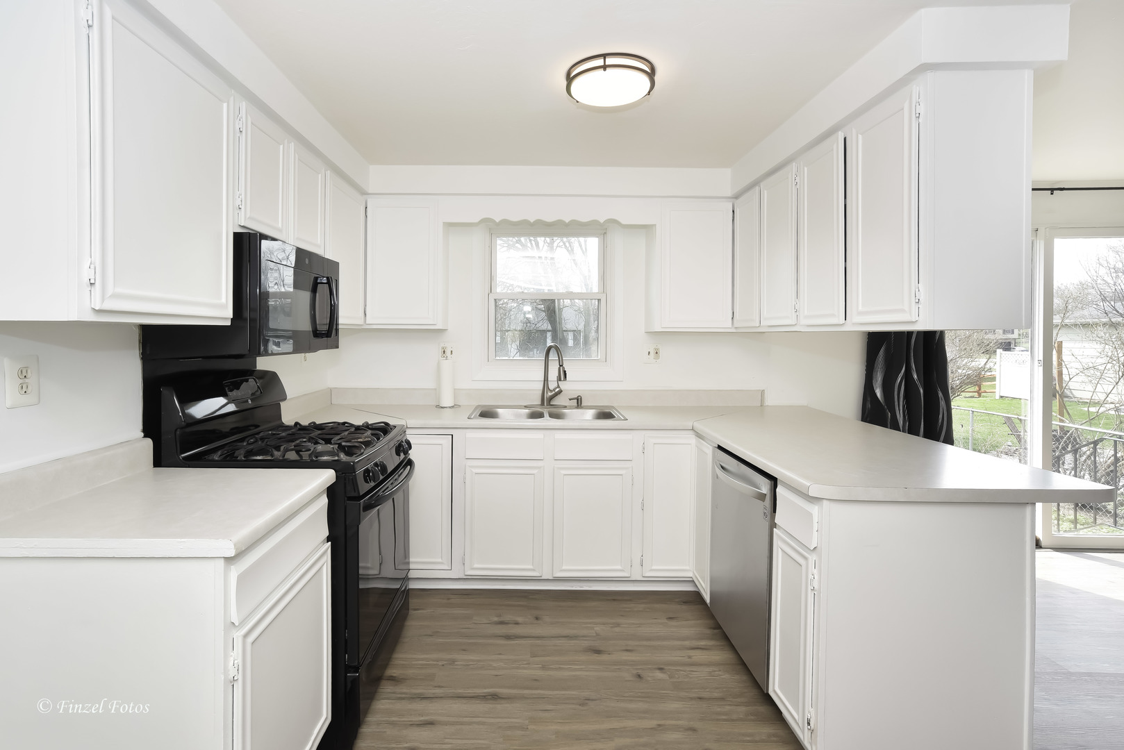 2411 Lincoln Road McHenry, IL 60051 - Photo 4 of 14