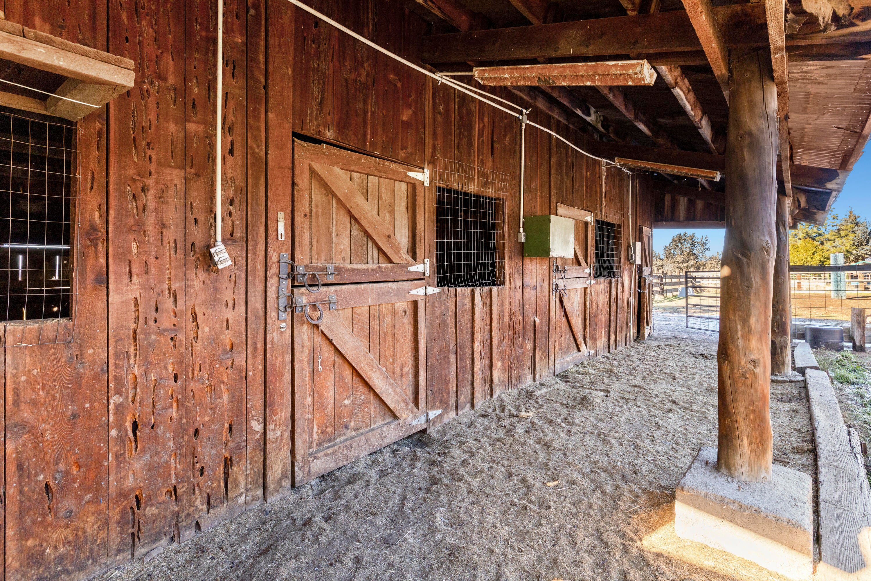 5415 Haskins Road Bonanza, OR 97623 - Photo 30 of 96 Horse Stalls