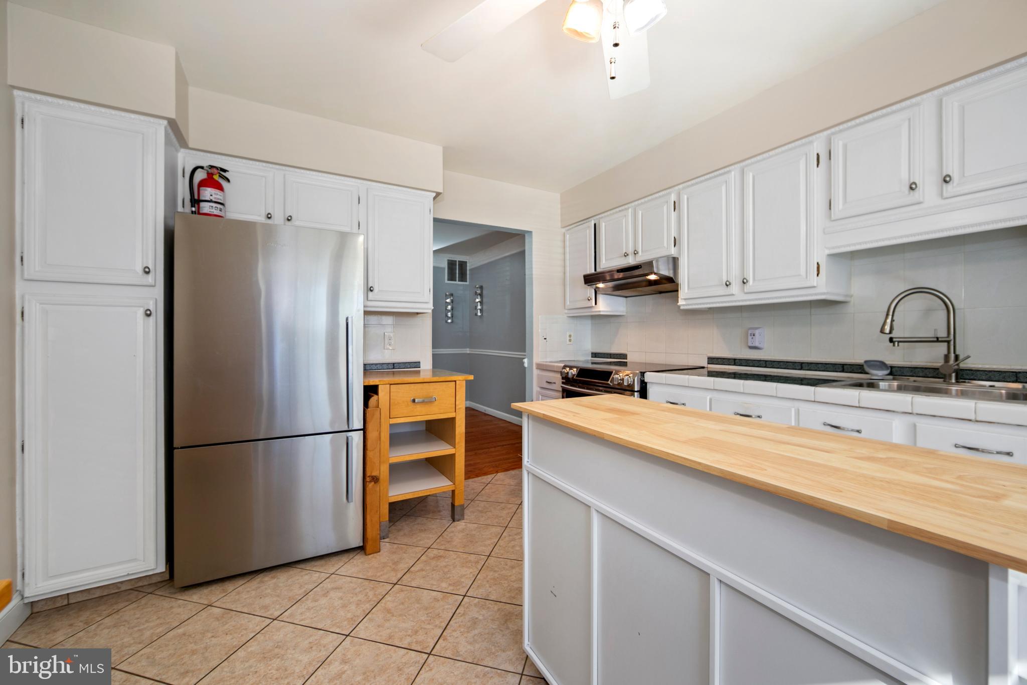 723 Kings Croft Drive Cherry Hill, NJ 08034 - Photo 5 of 32