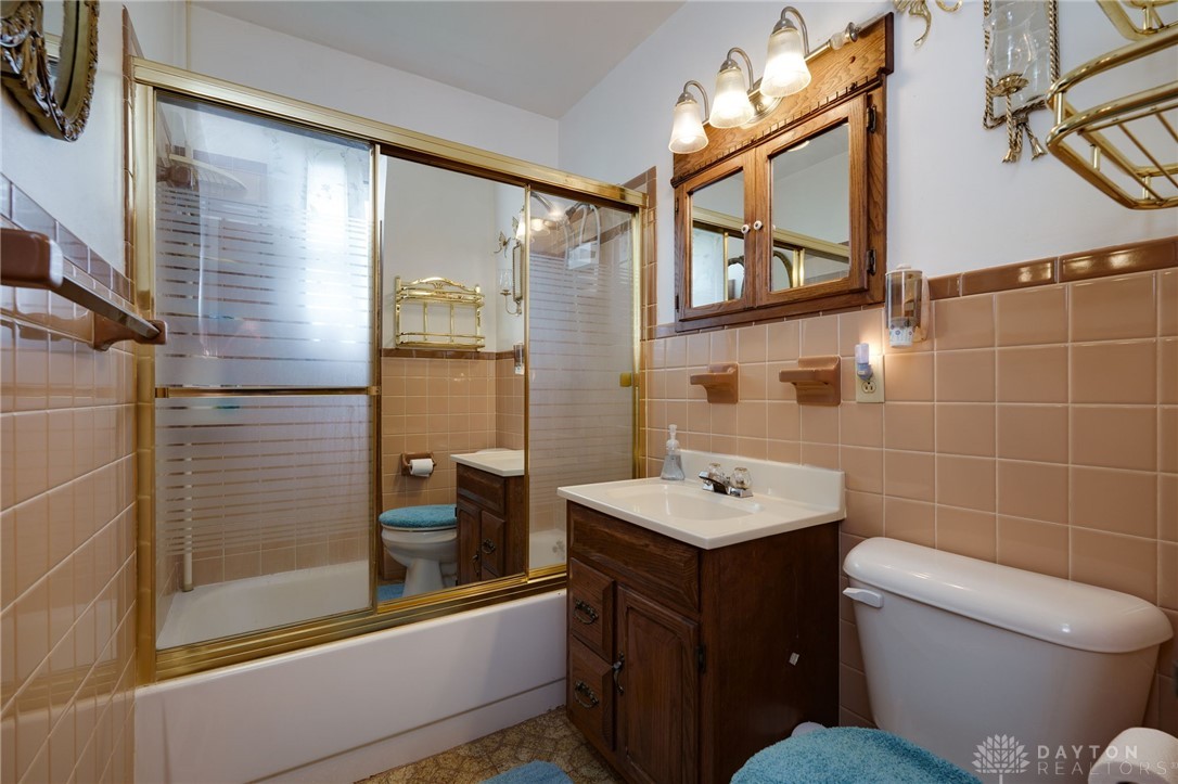830 South Fuls Road New Lebanon, OH 45345 - Photo 14 of 28 Bathroom may be a little dated but it is in pristine condition.