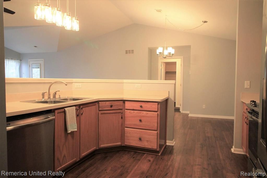 4171 Hampton Ridge Boulevard Howell, MI 48843 - Photo 10 of 31