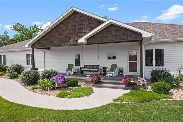 $775,000 | 19864 Nichols Drive, Nortonville, KS 66060