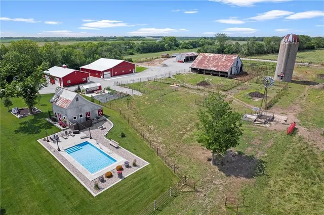 $775,000 | 19864 Nichols Drive, Nortonville, KS 66060