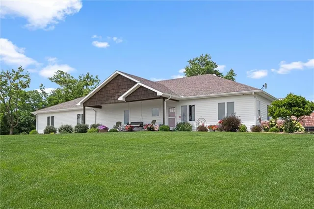 $775,000 | 19864 Nichols Drive, Nortonville, KS 66060