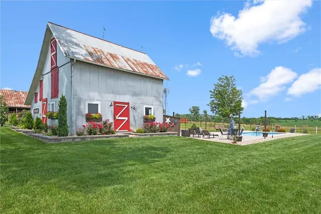$775,000 | 19864 Nichols Drive, Nortonville, KS 66060
