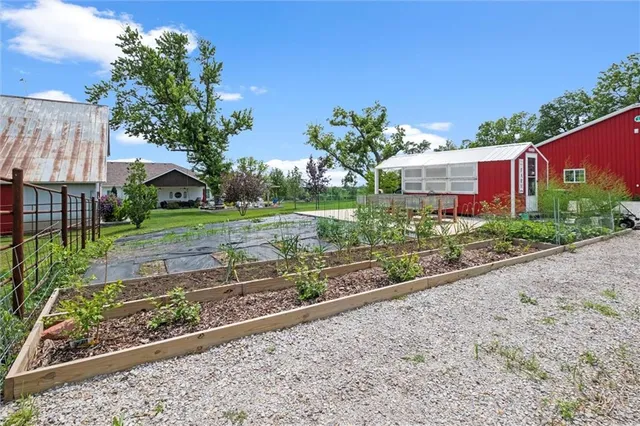 $775,000 | 19864 Nichols Drive, Nortonville, KS 66060