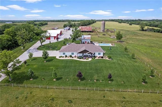 $775,000 | 19864 Nichols Drive, Nortonville, KS 66060