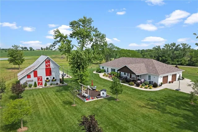 $775,000 | 19864 Nichols Drive, Nortonville, KS 66060