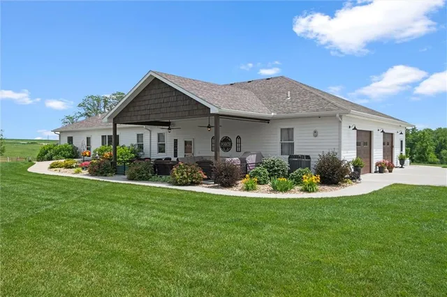 $775,000 | 19864 Nichols Drive, Nortonville, KS 66060