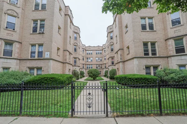 $1,650 | 7443 North Claremont Avenue, Unit 2A, Chicago, IL 60645